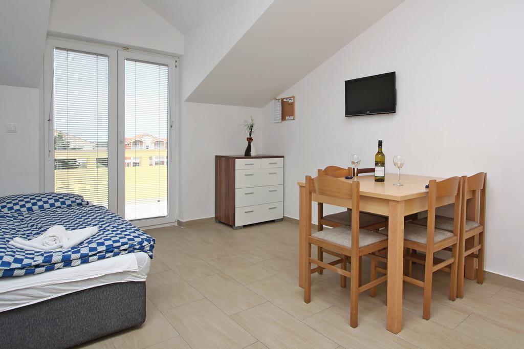 Apartment Jasmina Novalja